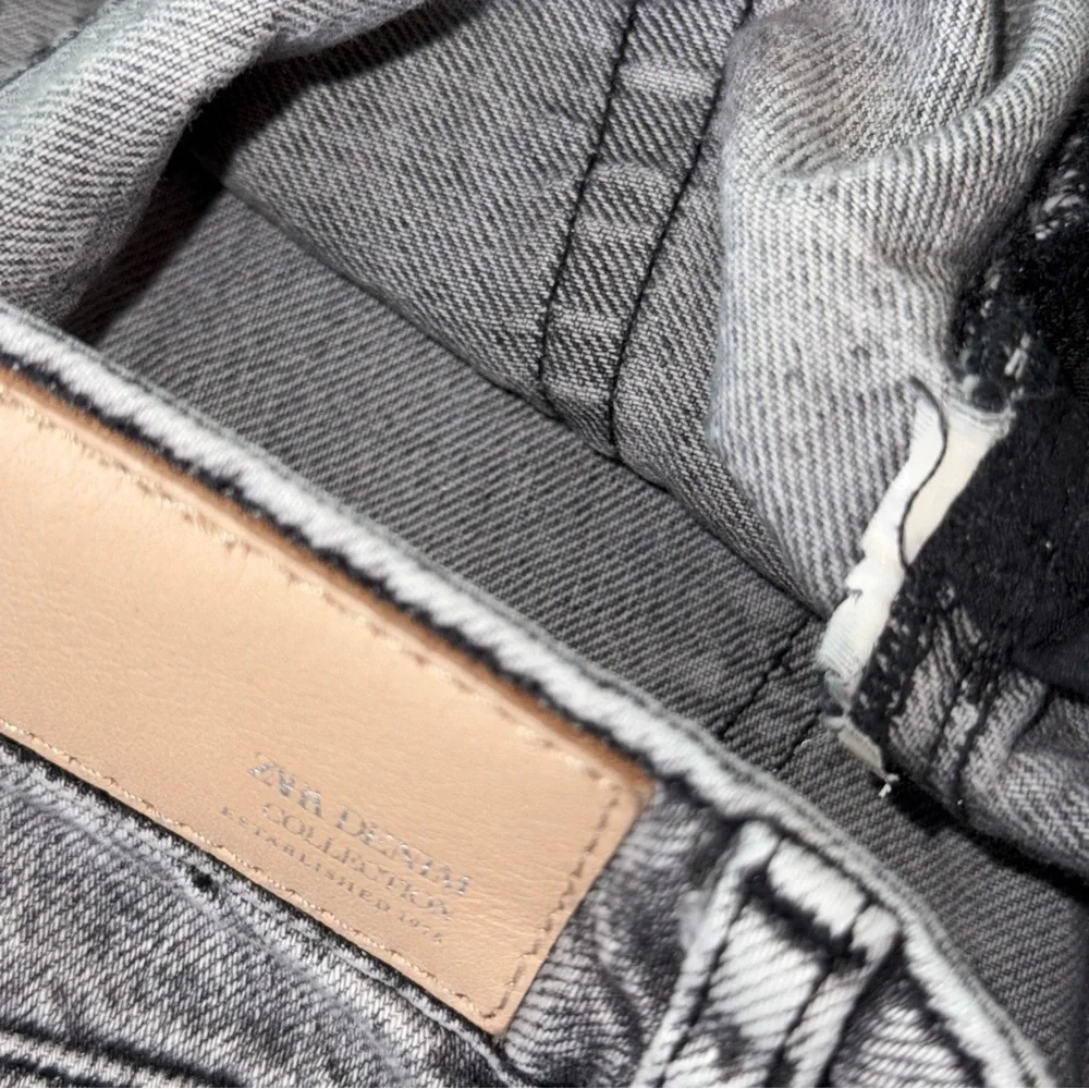 ZARA jeans High Rise Wide Leg Cropped Grey Black Raw Hem